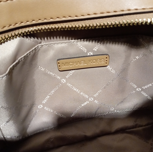 purse - Picture 3 of 6